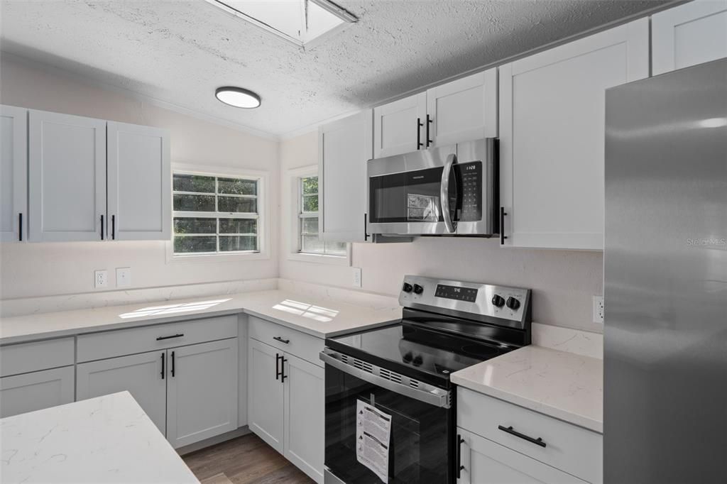 For Sale: $320,000 (3 beds, 2 baths, 1729 Square Feet)