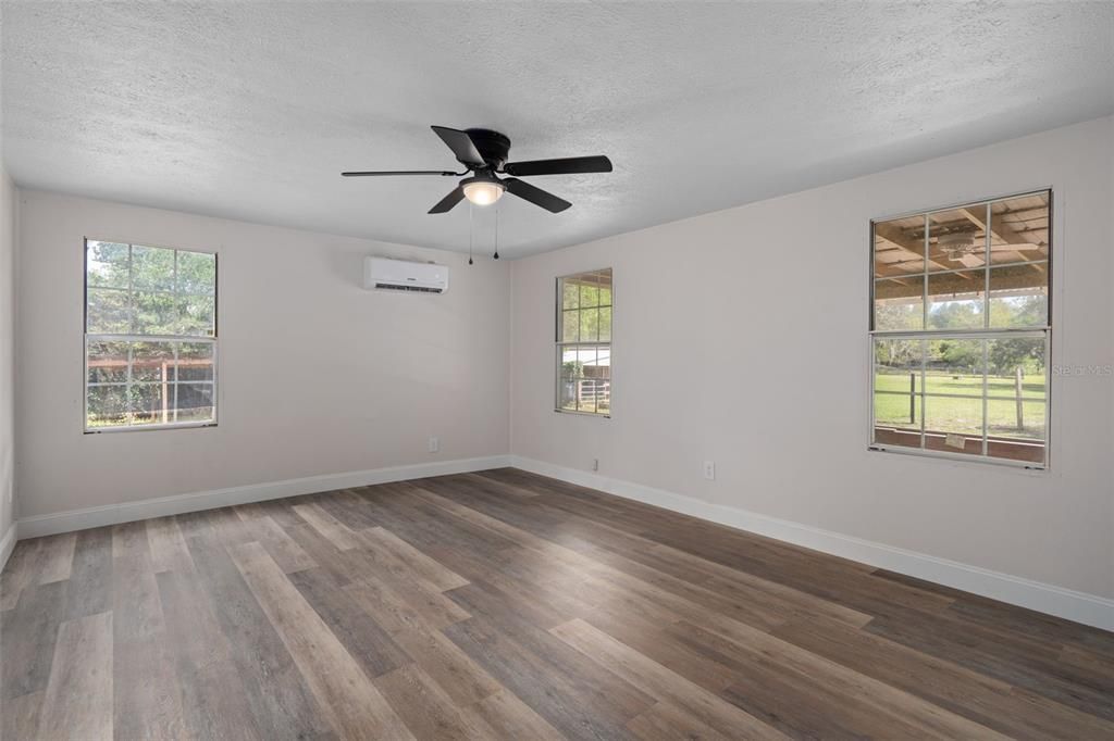 For Sale: $320,000 (3 beds, 2 baths, 1729 Square Feet)