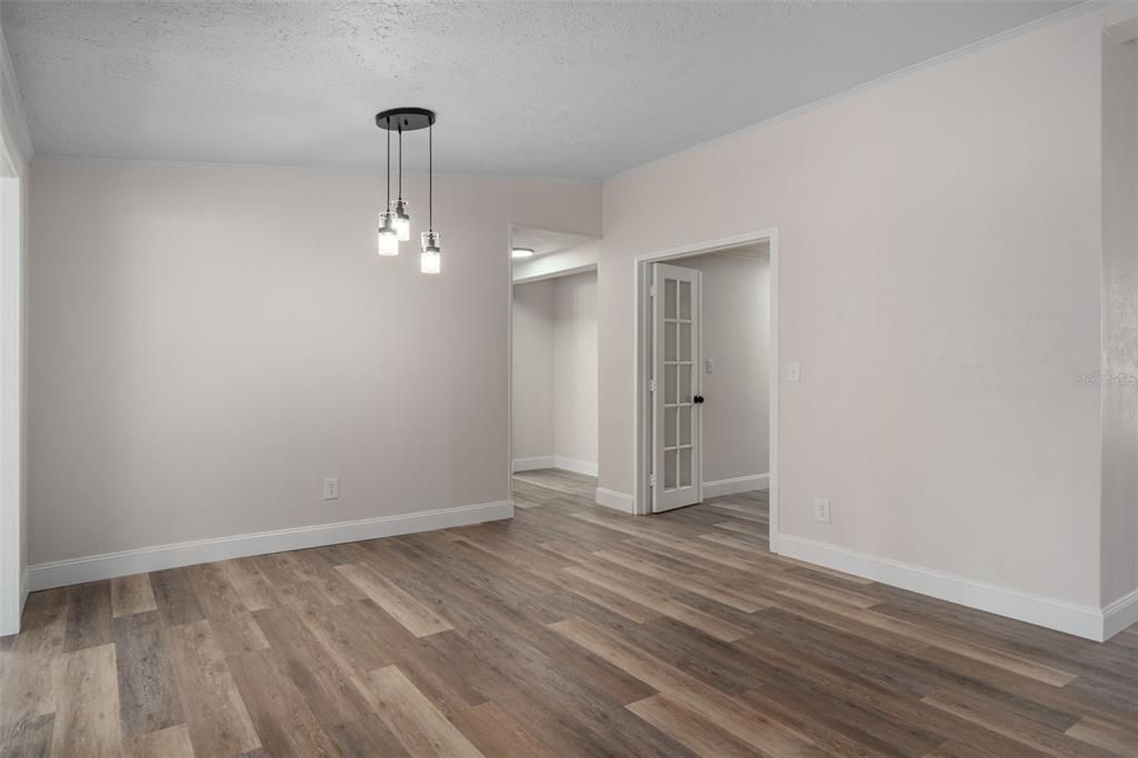 For Sale: $320,000 (3 beds, 2 baths, 1729 Square Feet)