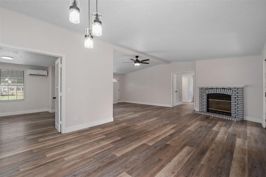 For Sale: $320,000 (3 beds, 2 baths, 1729 Square Feet)