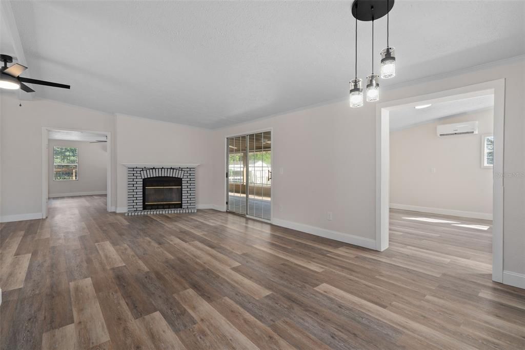 For Sale: $320,000 (3 beds, 2 baths, 1729 Square Feet)