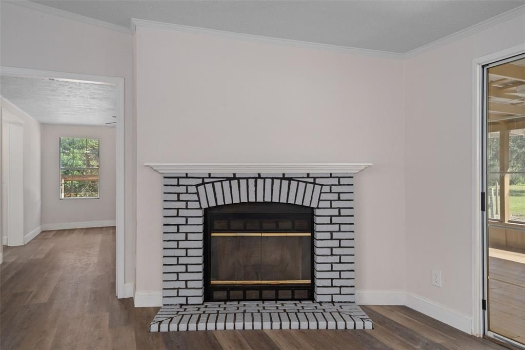 For Sale: $320,000 (3 beds, 2 baths, 1729 Square Feet)