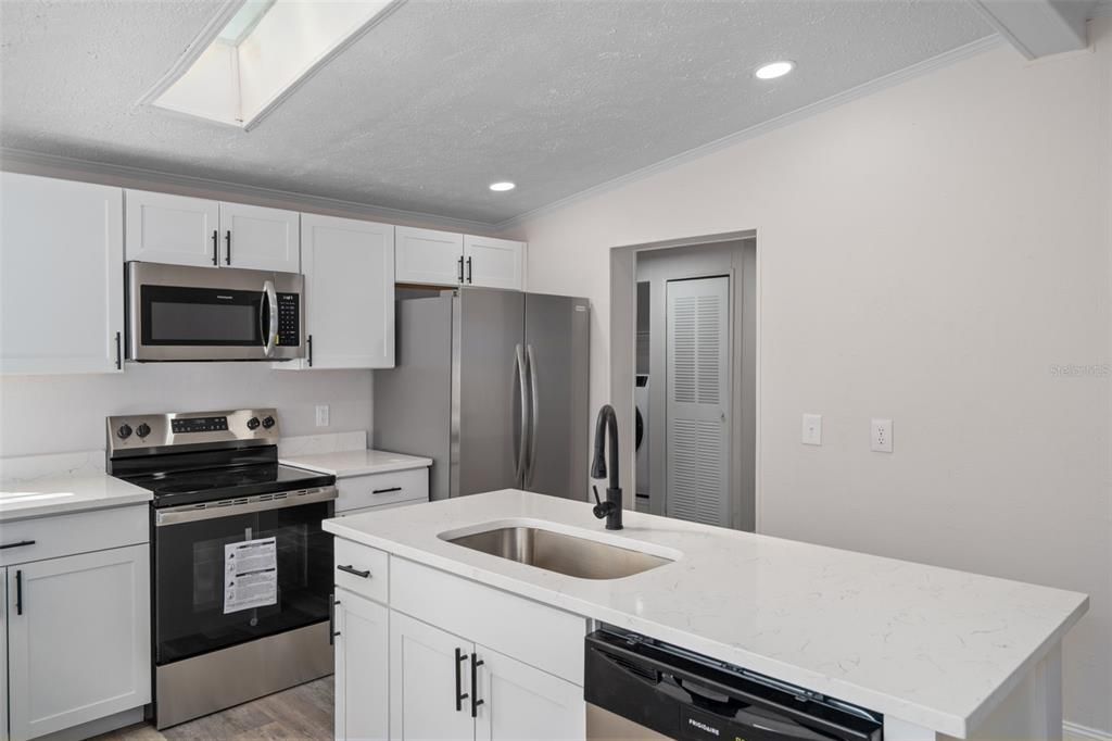 For Sale: $320,000 (3 beds, 2 baths, 1729 Square Feet)