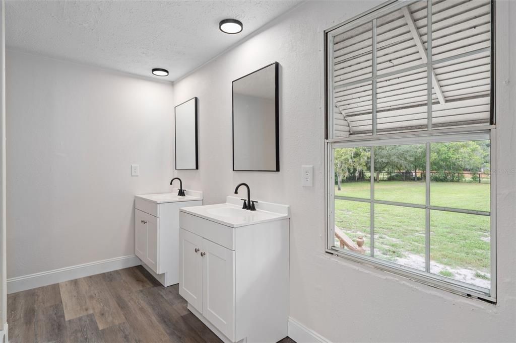 For Sale: $320,000 (3 beds, 2 baths, 1729 Square Feet)