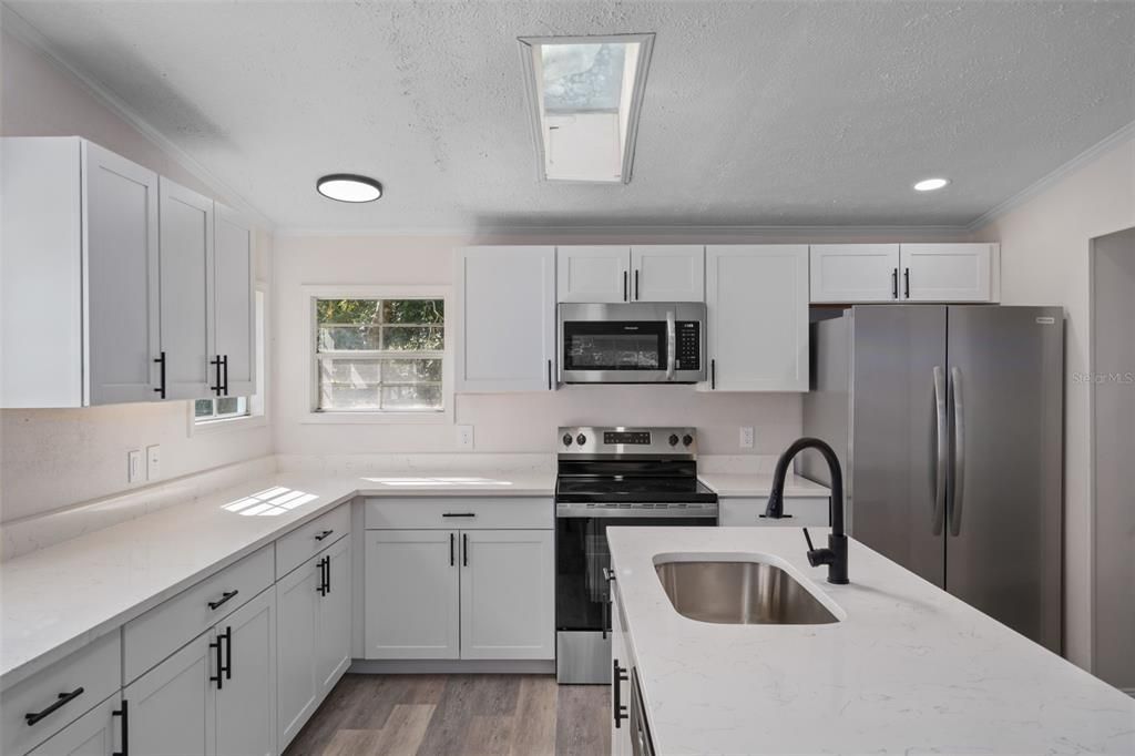 For Sale: $320,000 (3 beds, 2 baths, 1729 Square Feet)