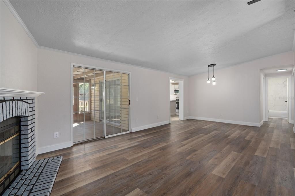 For Sale: $320,000 (3 beds, 2 baths, 1729 Square Feet)