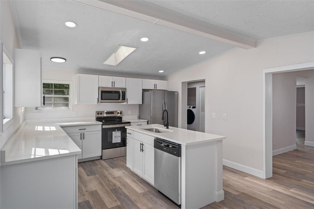 For Sale: $320,000 (3 beds, 2 baths, 1729 Square Feet)