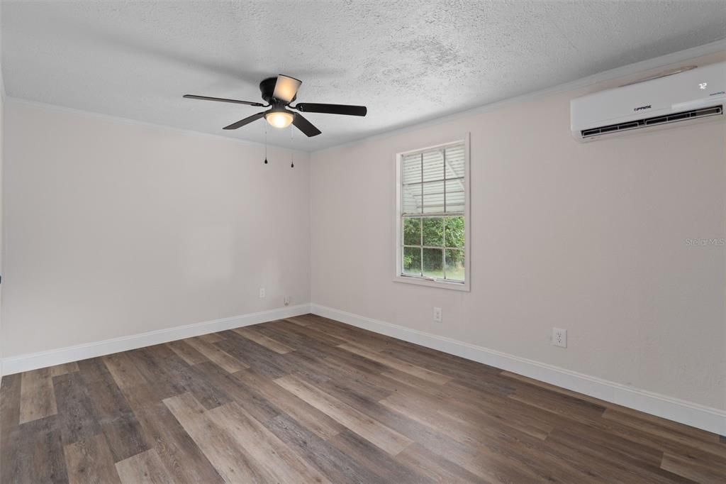 For Sale: $320,000 (3 beds, 2 baths, 1729 Square Feet)