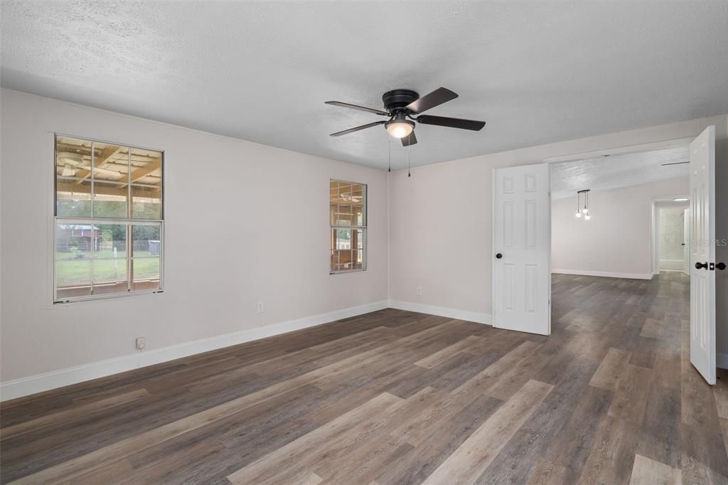 For Sale: $320,000 (3 beds, 2 baths, 1729 Square Feet)