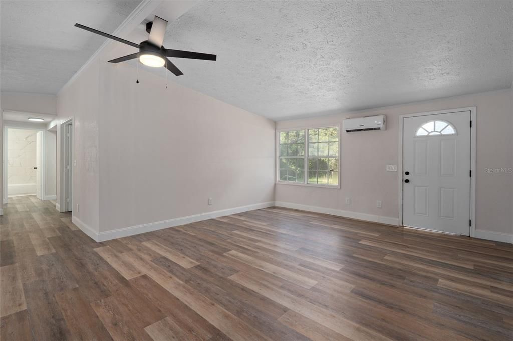 For Sale: $320,000 (3 beds, 2 baths, 1729 Square Feet)