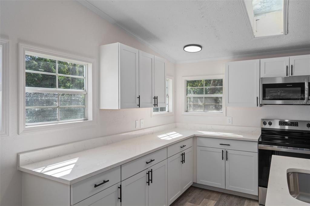 For Sale: $320,000 (3 beds, 2 baths, 1729 Square Feet)