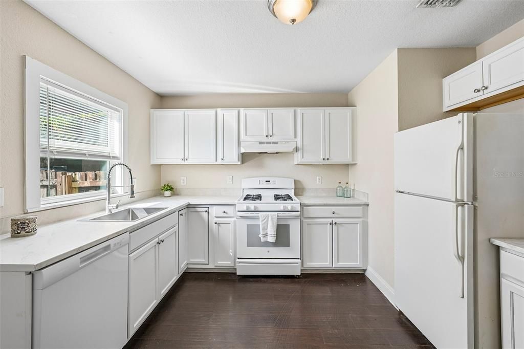 For Sale: $534,000 (5 beds, 0 baths, 1866 Square Feet)