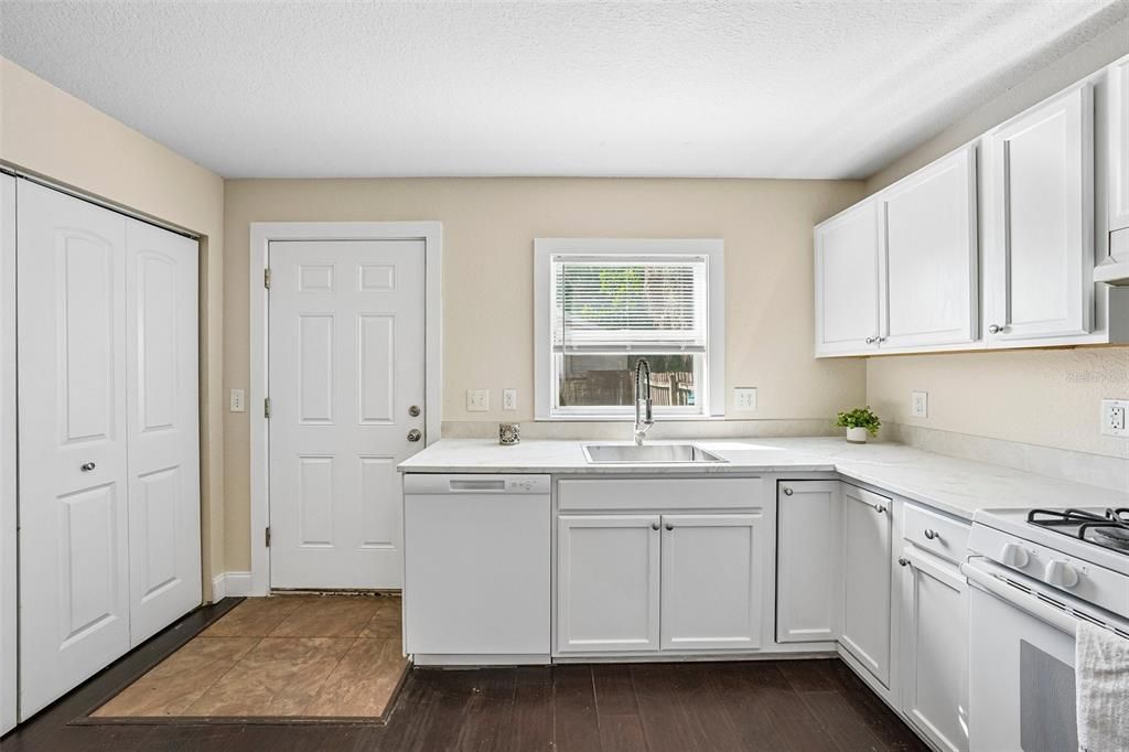 For Sale: $534,000 (5 beds, 0 baths, 1866 Square Feet)