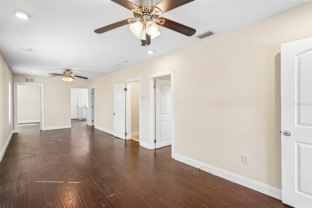 For Sale: $534,000 (5 beds, 0 baths, 1866 Square Feet)