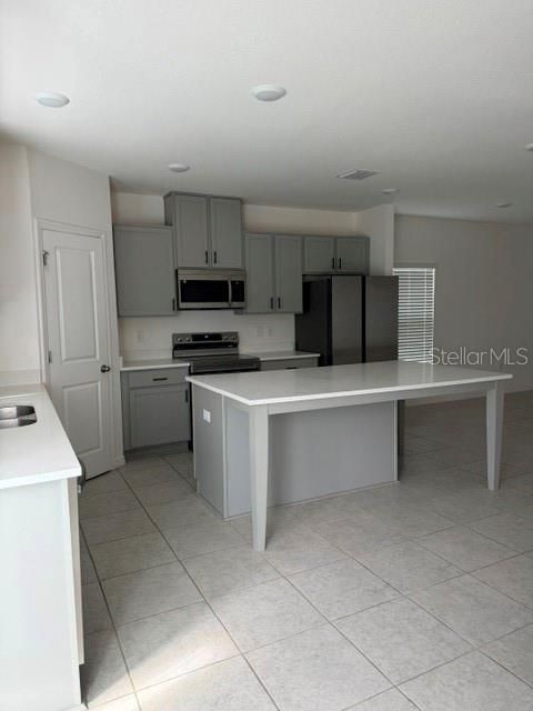 For Rent: $2,000 (3 beds, 2 baths, 1758 Square Feet)