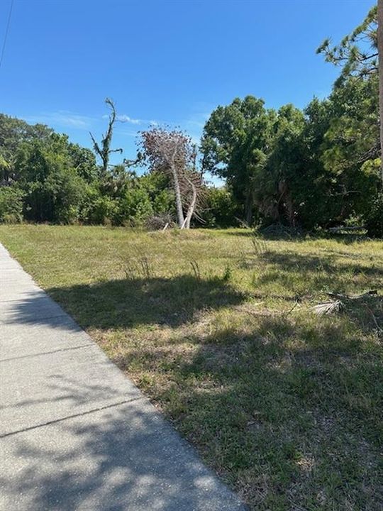待售: $399,900 (1.00 acres)