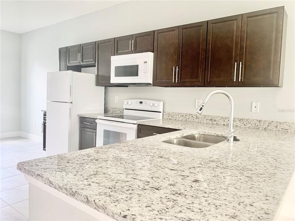 В аренду: $1,650 (3 спален, 2 ванн, 1001 Квадратных фут)