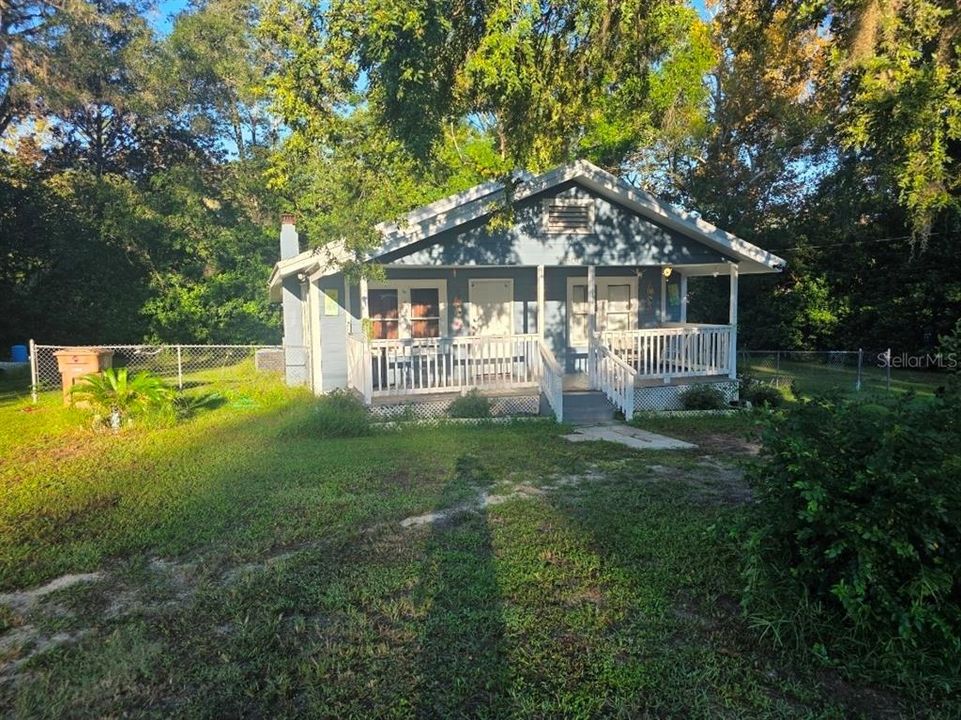 For Sale: $225,000 (2 beds, 1 baths, 896 Square Feet)