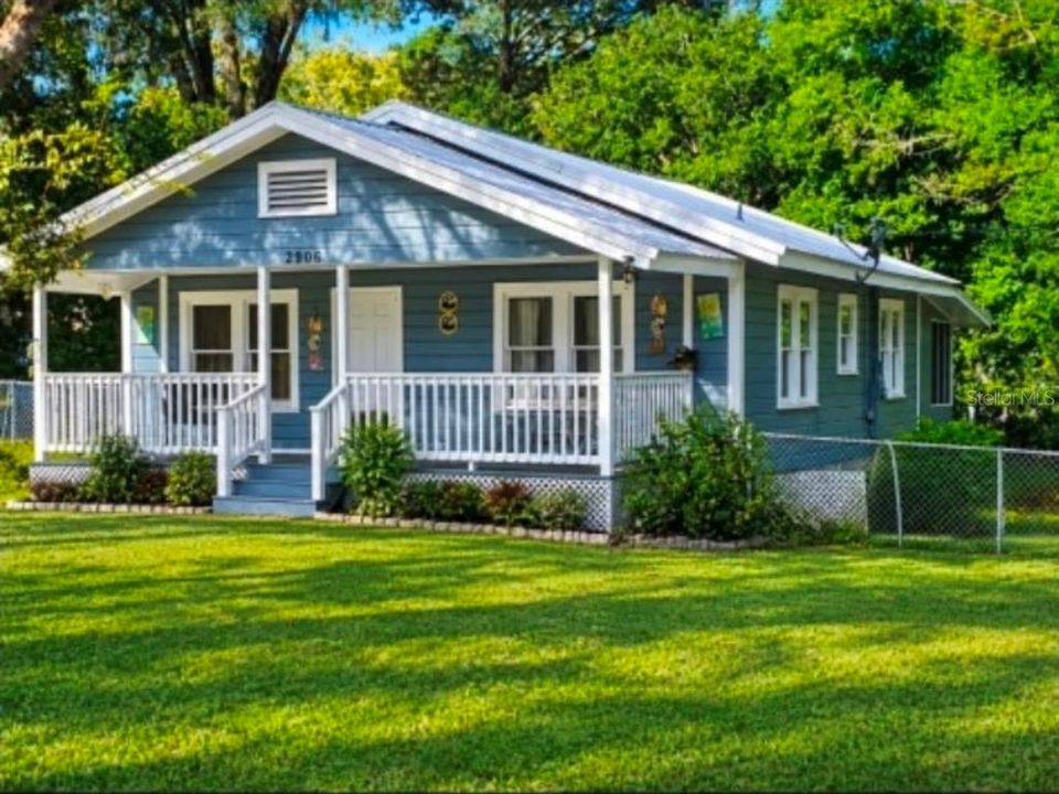 For Sale: $225,000 (2 beds, 1 baths, 896 Square Feet)