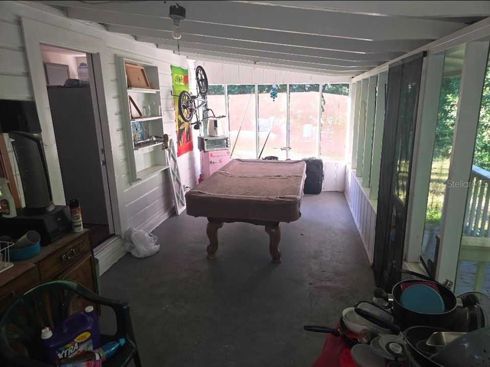 For Sale: $225,000 (2 beds, 1 baths, 896 Square Feet)