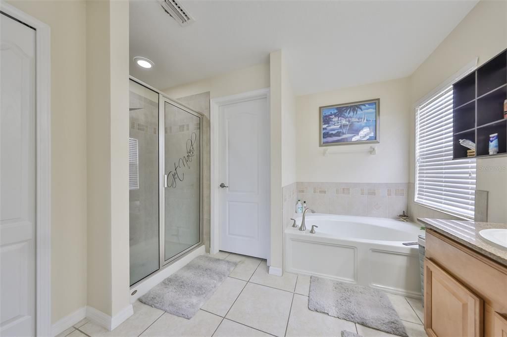 На продажу: $459,995 (4 спален, 2 ванн, 2500 Квадратных фут)