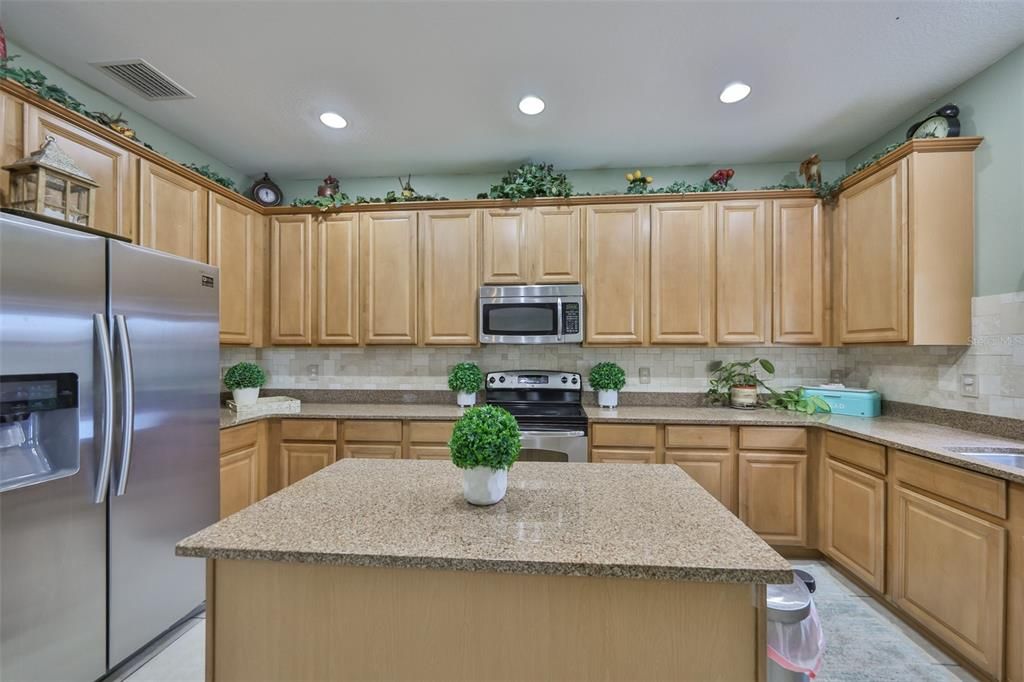 На продажу: $459,995 (4 спален, 2 ванн, 2500 Квадратных фут)