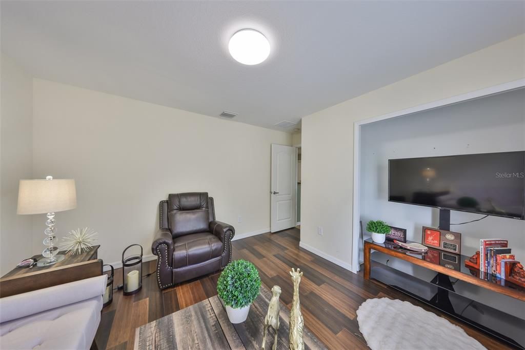 На продажу: $459,995 (4 спален, 2 ванн, 2500 Квадратных фут)