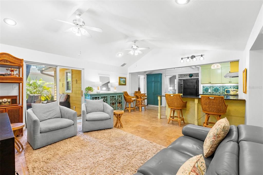 На продажу: $419,999 (3 спален, 2 ванн, 1128 Квадратных фут)