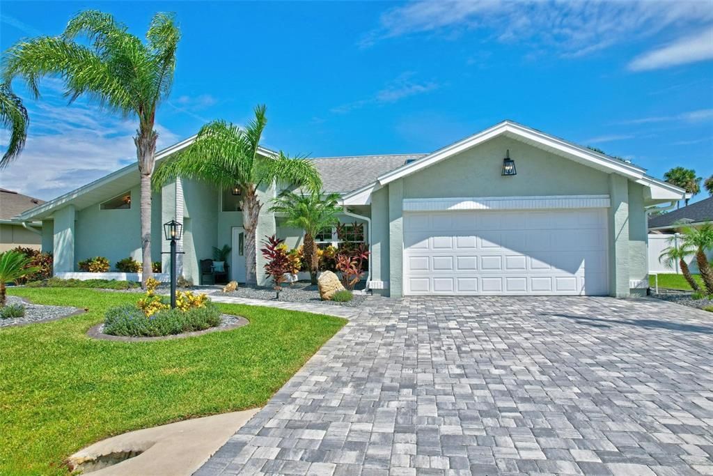 Activo con contrato: $889,999 (3 camas, 2 baños, 2202 Pies cuadrados)