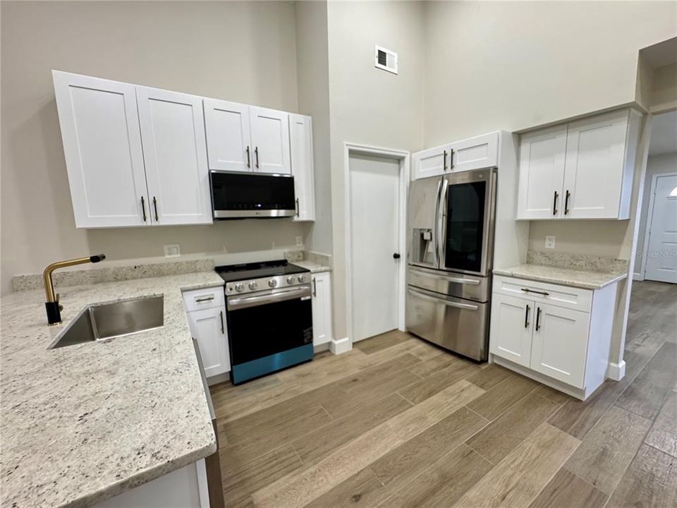В аренду: $2,495 (3 спален, 2 ванн, 1457 Квадратных фут)