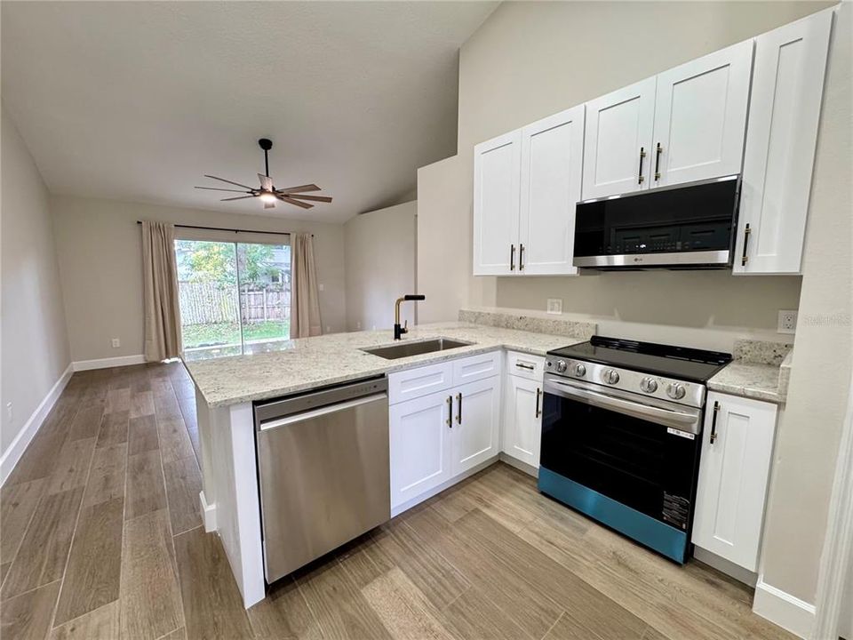 В аренду: $2,495 (3 спален, 2 ванн, 1457 Квадратных фут)