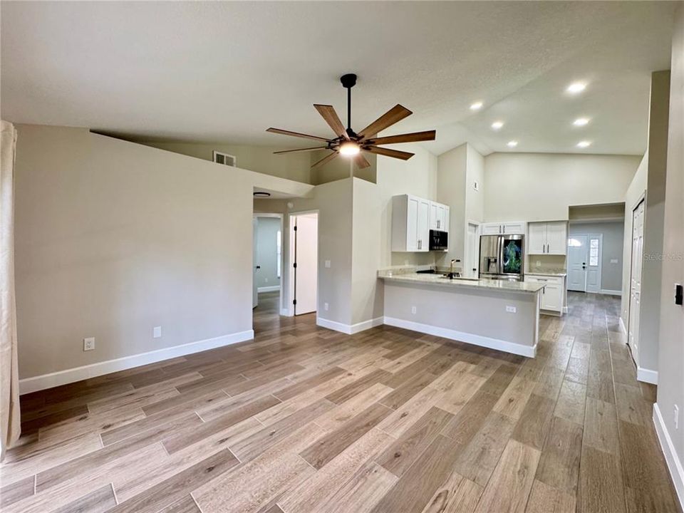В аренду: $2,495 (3 спален, 2 ванн, 1457 Квадратных фут)