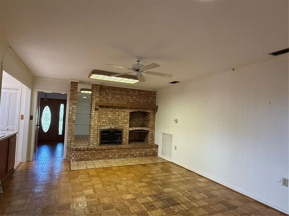 En Venta: $337,500 (3 camas, 2 baños, 2034 Pies cuadrados)