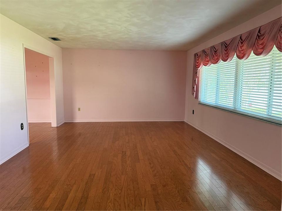 En Venta: $337,500 (3 camas, 2 baños, 2034 Pies cuadrados)