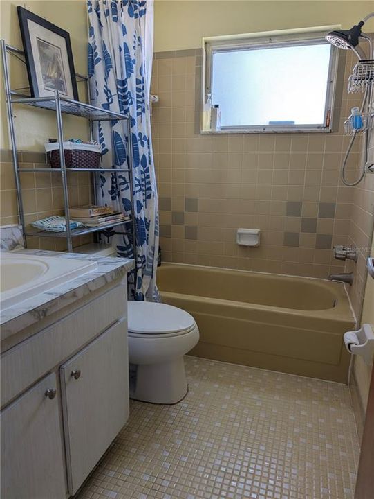 На продажу: $255,000 (2 спален, 1 ванн, 960 Квадратных фут)