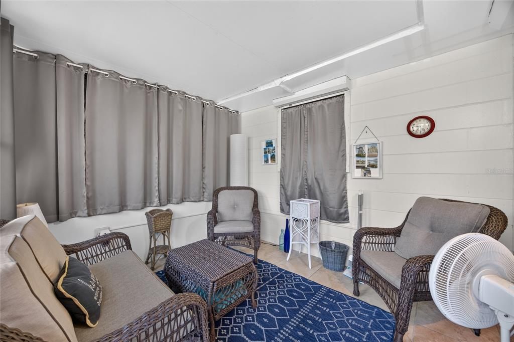 На продажу: $194,900 (2 спален, 2 ванн, 1755 Квадратных фут)