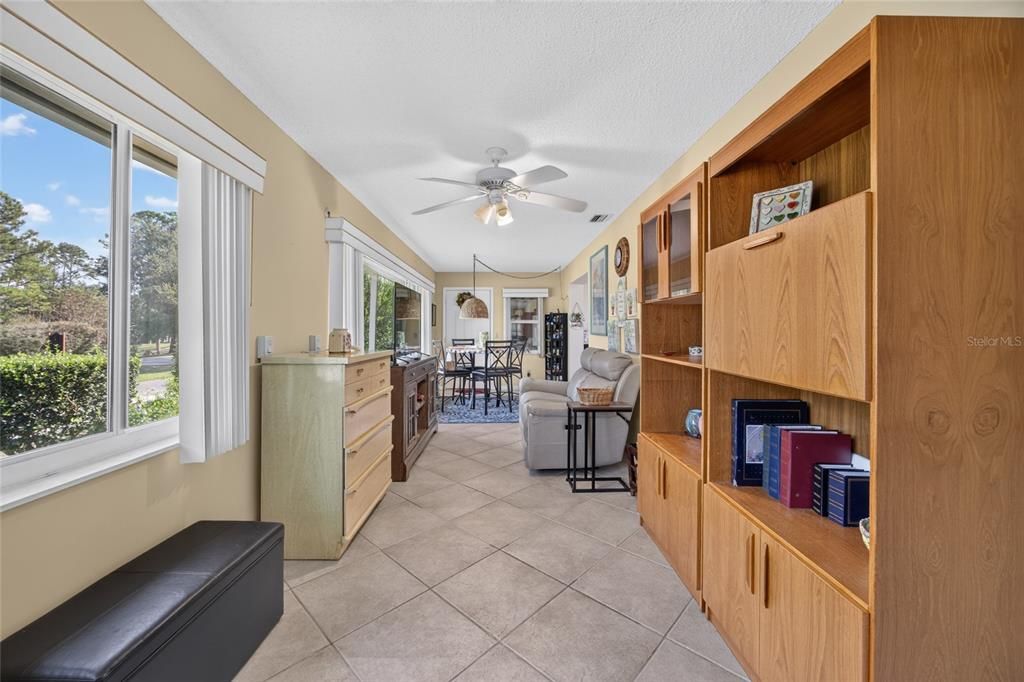 На продажу: $194,900 (2 спален, 2 ванн, 1755 Квадратных фут)
