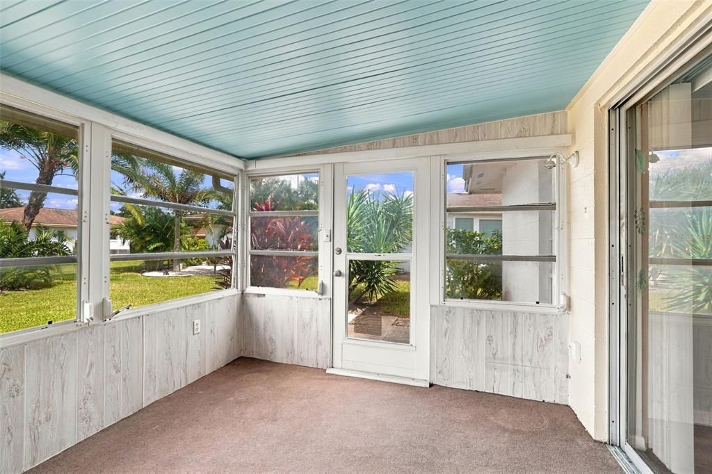 For Sale: $129,000 (2 beds, 2 baths, 1016 Square Feet)