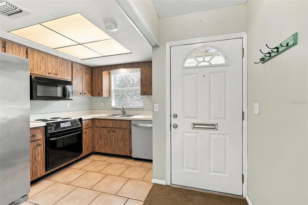 For Sale: $129,000 (2 beds, 2 baths, 1016 Square Feet)