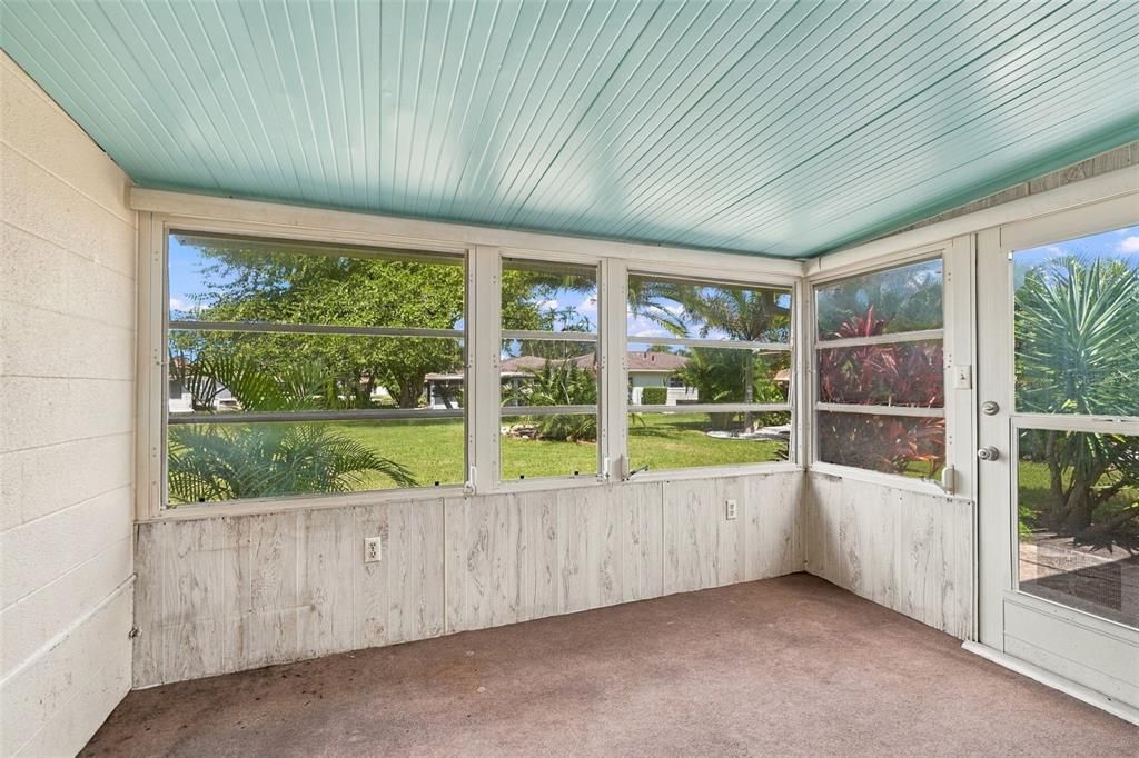 For Sale: $129,000 (2 beds, 2 baths, 1016 Square Feet)