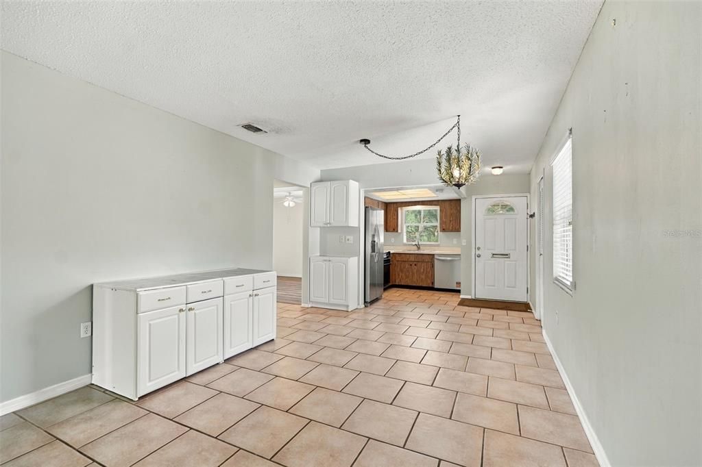 For Sale: $129,000 (2 beds, 2 baths, 1016 Square Feet)