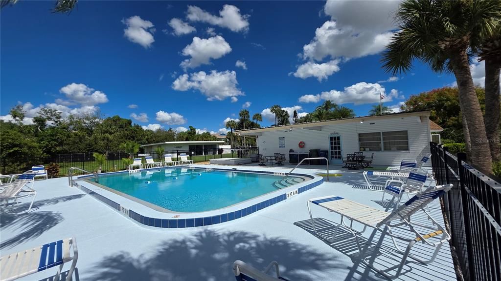 For Sale: $129,000 (2 beds, 2 baths, 1016 Square Feet)