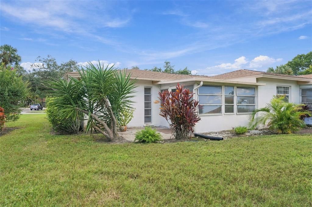 For Sale: $129,000 (2 beds, 2 baths, 1016 Square Feet)