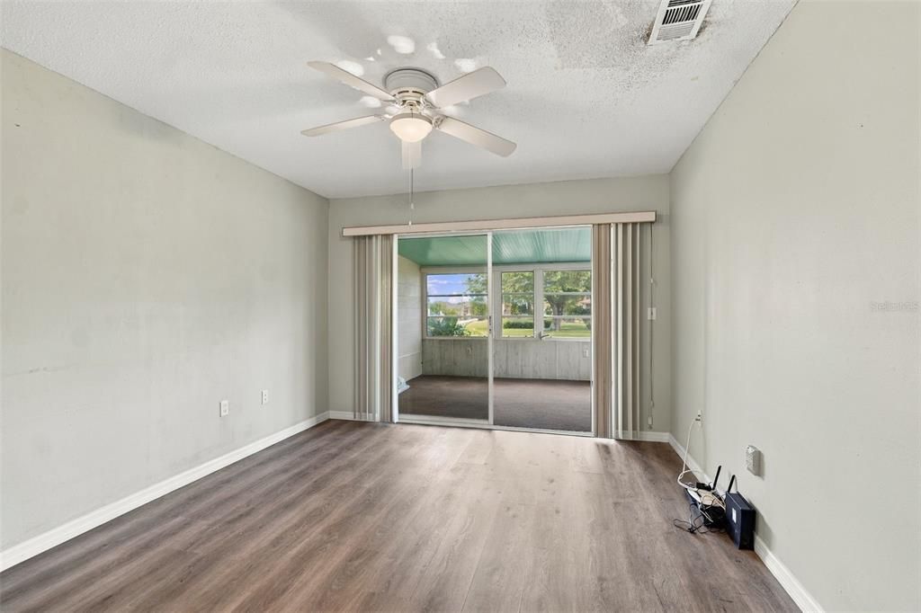 For Sale: $129,000 (2 beds, 2 baths, 1016 Square Feet)