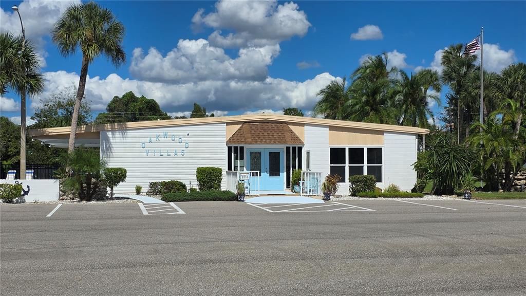 For Sale: $129,000 (2 beds, 2 baths, 1016 Square Feet)