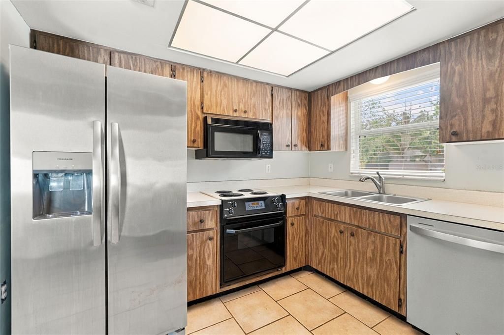For Sale: $129,000 (2 beds, 2 baths, 1016 Square Feet)