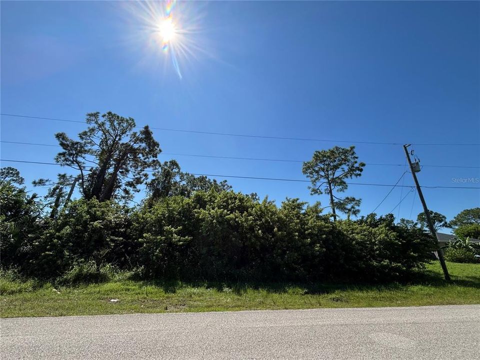 待售: $38,500 (0.27 acres)