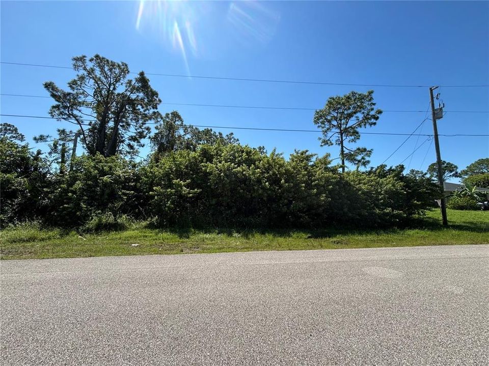 待售: $38,500 (0.27 acres)
