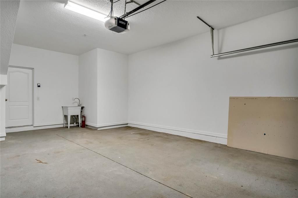 For Rent: $2,500 (3 beds, 2 baths, 1544 Square Feet)