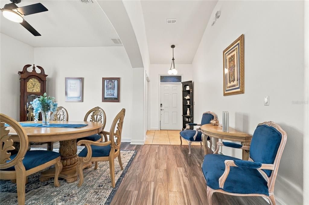 En Venta: $359,900 (2 camas, 2 baños, 1871 Pies cuadrados)